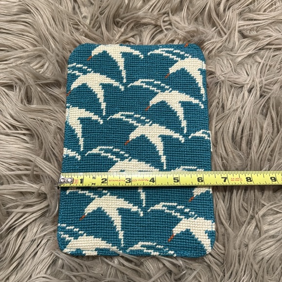 Like New Lands End Nook/Kindle Fire Holder-6.5x9.5-Snap Closure-Teal/White - Picture 8 of 9